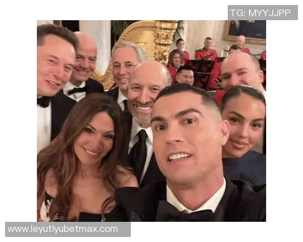 特朗普与C罗踢球的AI视频引发热议他既聪明又酷的形象令人惊叹